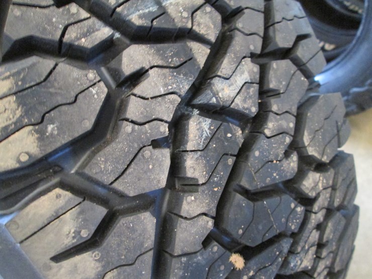 #54-•-#26937-•-unused-bf-goodrich-285/75r16-tire-image-2