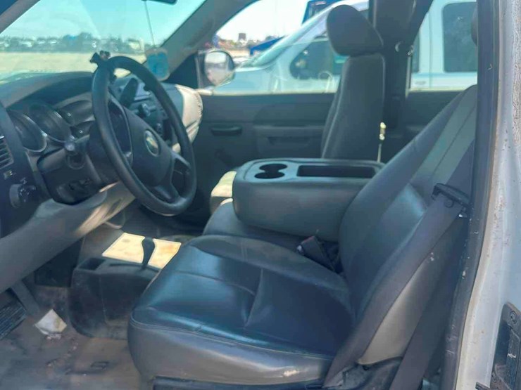 2010-chevrolet-silverado-3500-image-7