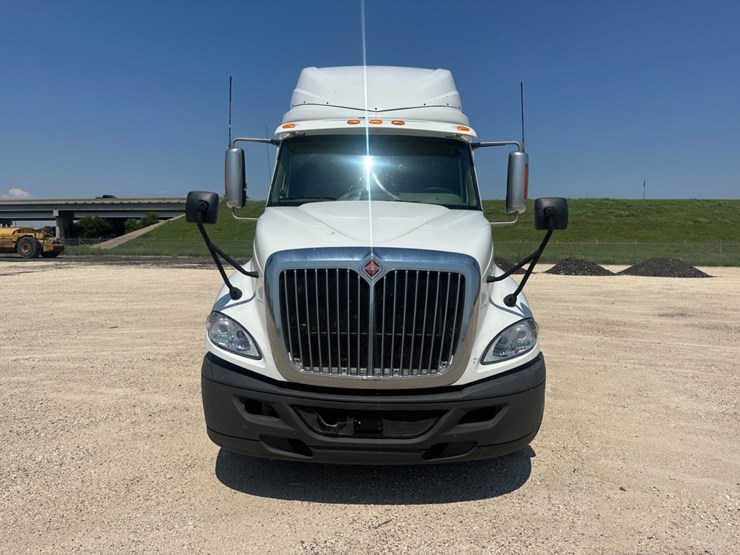 2016-international-prostar-image-2
