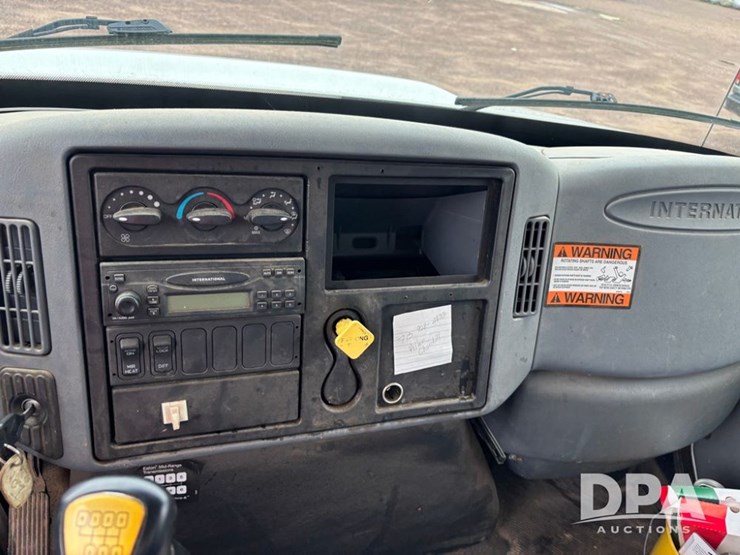 2002-international-durastar-4400-image-41