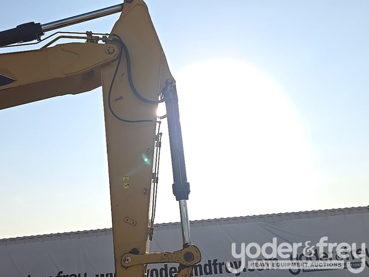 2015-caterpillar-336-f-image-34