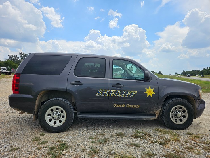 2010-chevrolet-tahoe-image-16