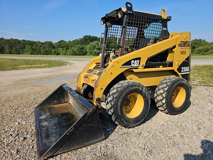 2004-caterpillar-236b-image-2