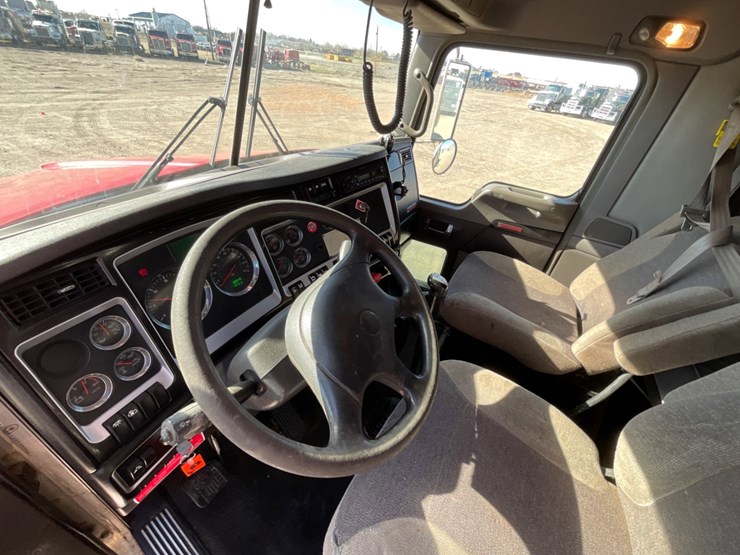 2011-kenworth-t800-image-16
