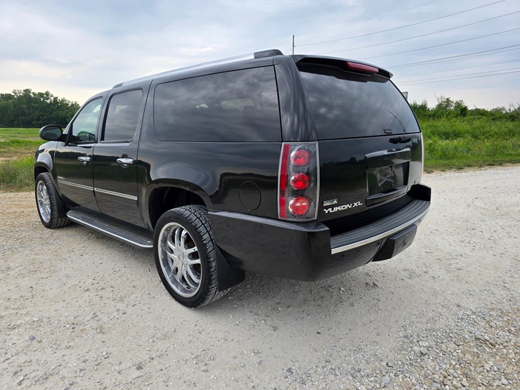 2011-gmc-yukon-xl-image-15