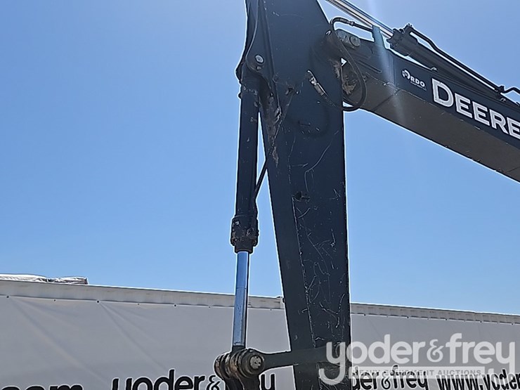 2019-deere-210g-image-24