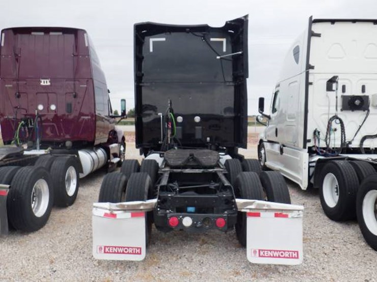 2022-kenworth-t680-image-8