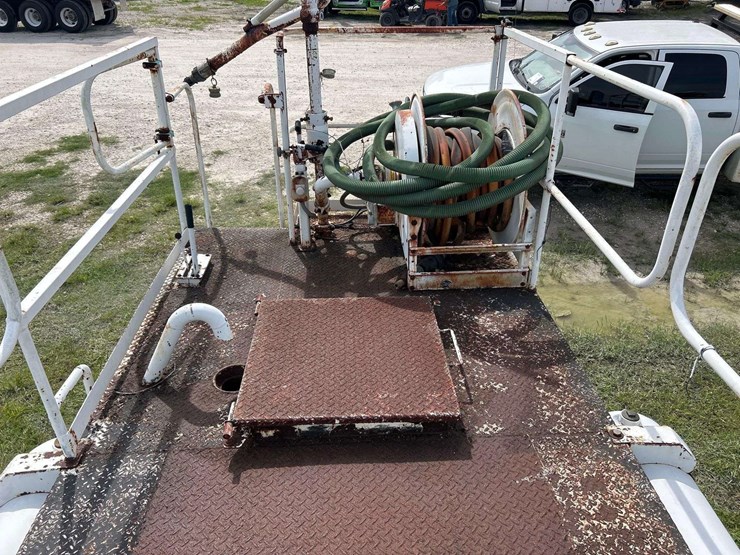 kinkaid-1200-ls-ph-towable-hydroseeder-image-18