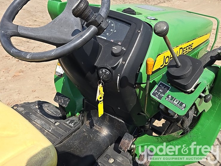 2009-john-deere-3038e-image-41