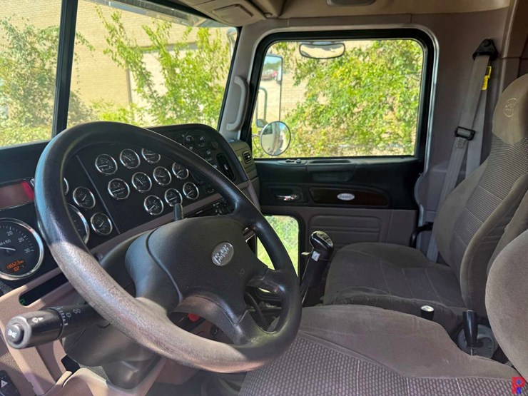 2015-peterbilt-389-image-6