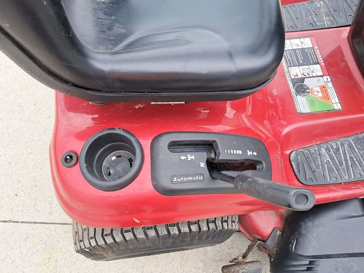 2011-craftsman-yt3000-riding-mower-image-6