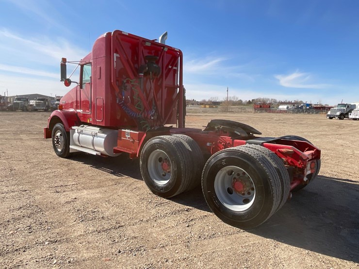 2011-kenworth-t800-image-10