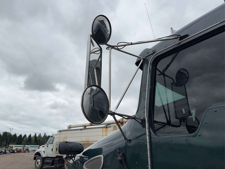 2001-kenworth-t300-image-32