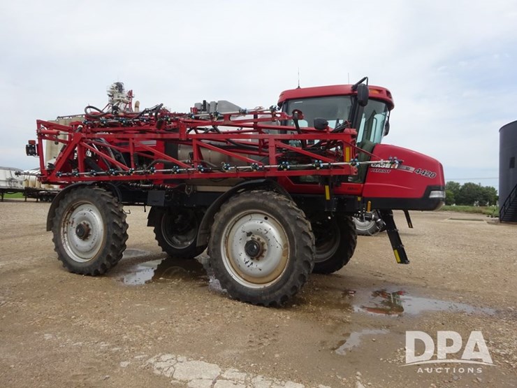 2011-case-ih-patriot-4420-image-12