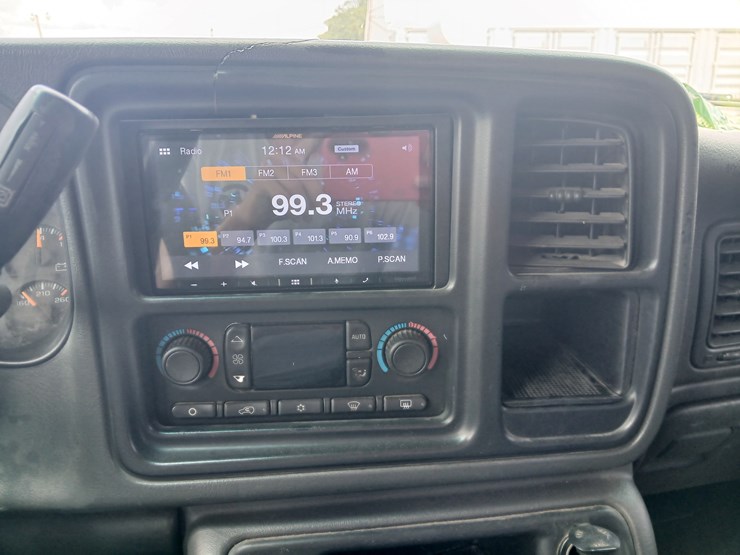 2005-chevrolet-silverado-image-35