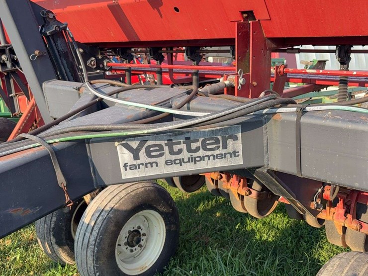 case-5400-drill,-20ft,-soybean-special,-yetter-no-till,-with-markers-image-6
