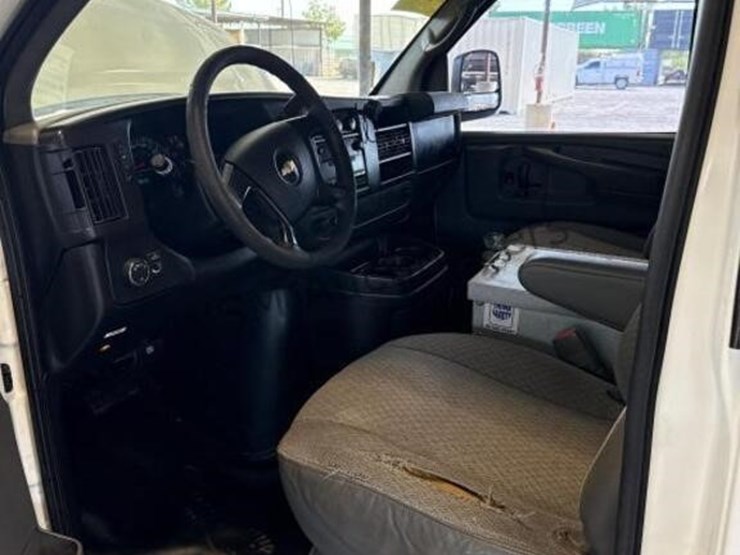2014-chevrolet-express-2500-image-23