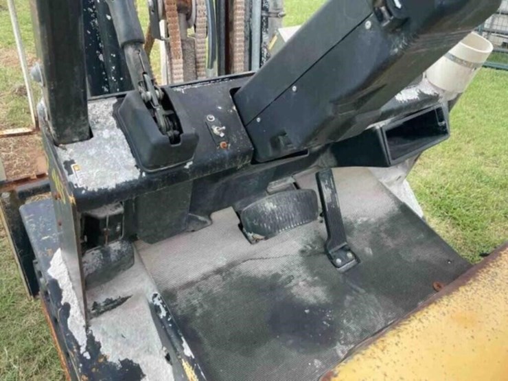 yale-hard-tire-fork-lift,-4ft-forks,-lp,-image-6