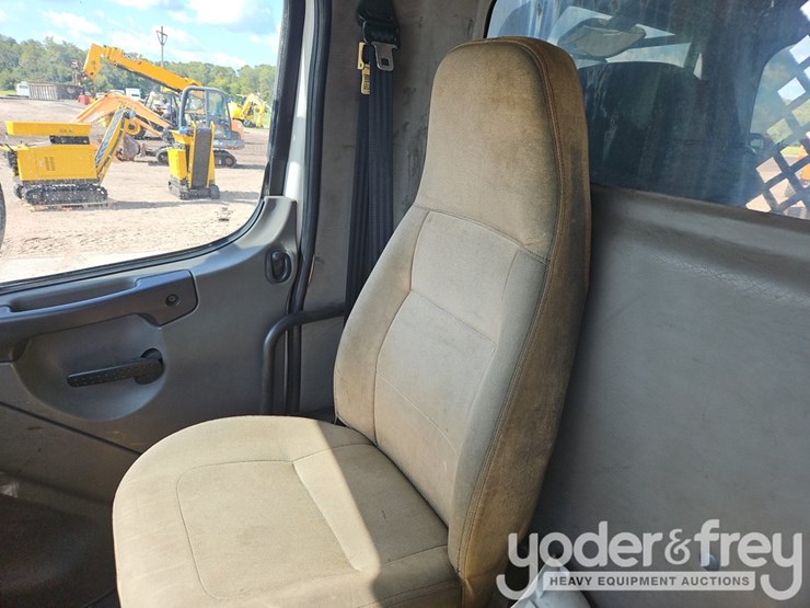 2004-caterpillar-3126-image-28