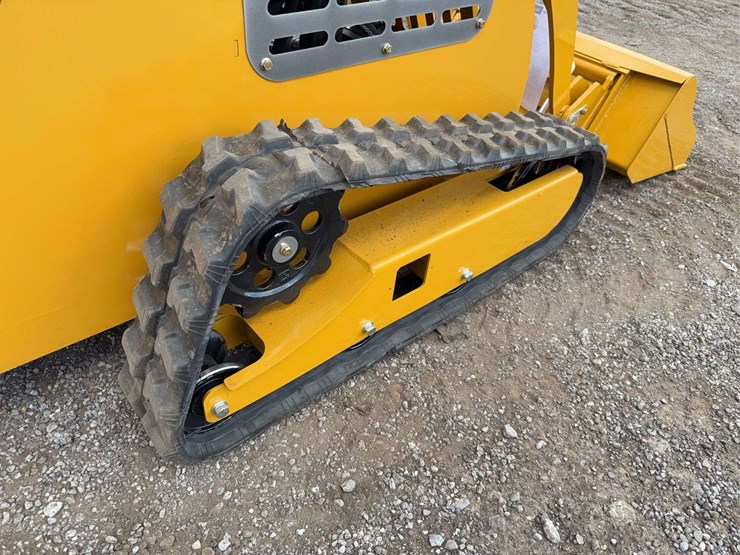 sdll30-stand-on-skid-loader-image-12