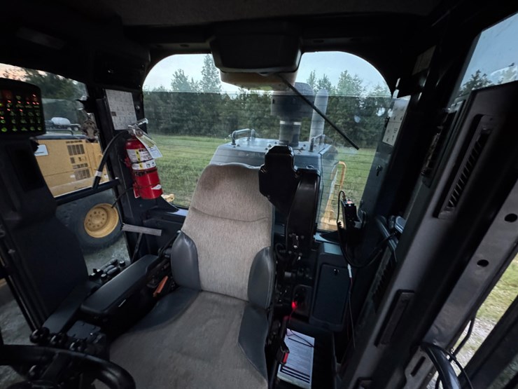 2018-john-deere-672-image-11