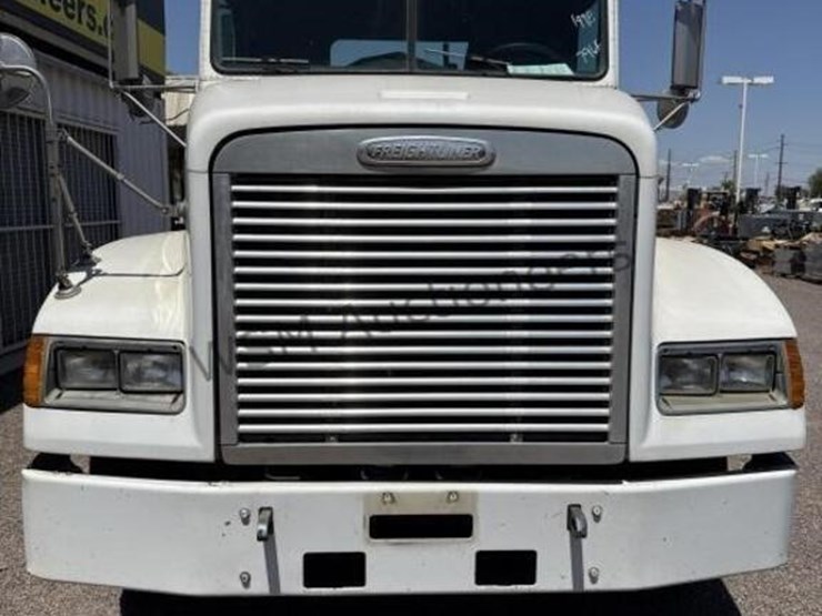 1998-freightliner-fld112-image-3