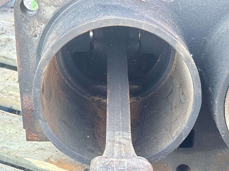 john-deere-model-g-block,-pistons,-and-rods-image-16