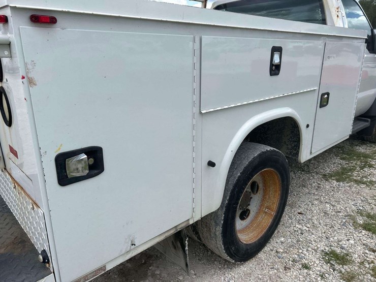 2015-ford-f550-image-25