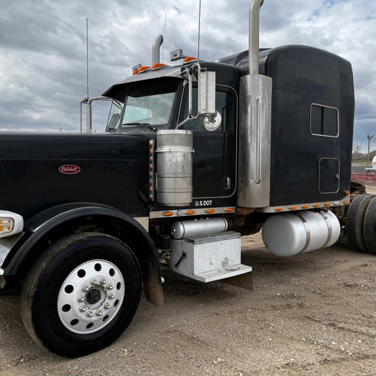 2013 PETERBILT 388