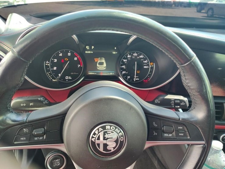 2018-alfa-rome-giulia-runs/moves-ti-image-6