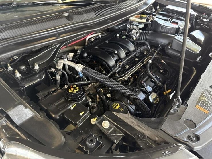 2016-ford-explorer-image-11