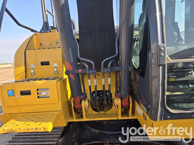 2022-deere-130g-image-37