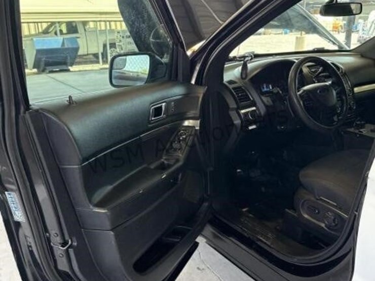 2017-ford-explorer-image-21