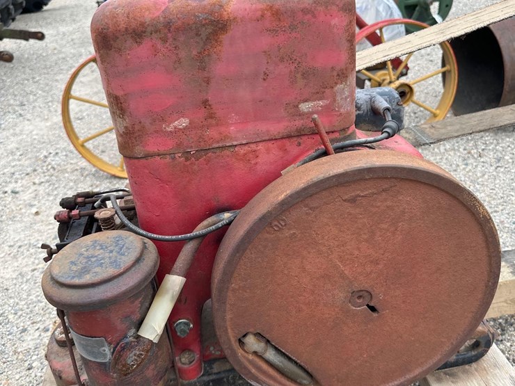 1365---ih-1.5-2.5-hp-hit-&-miss-engine-and-a-mill-image-7