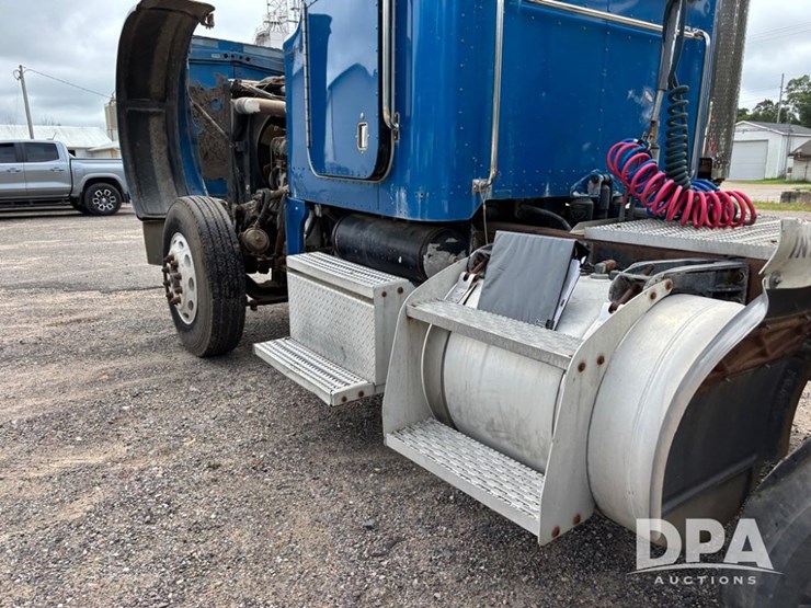2002-peterbilt-379-image-56