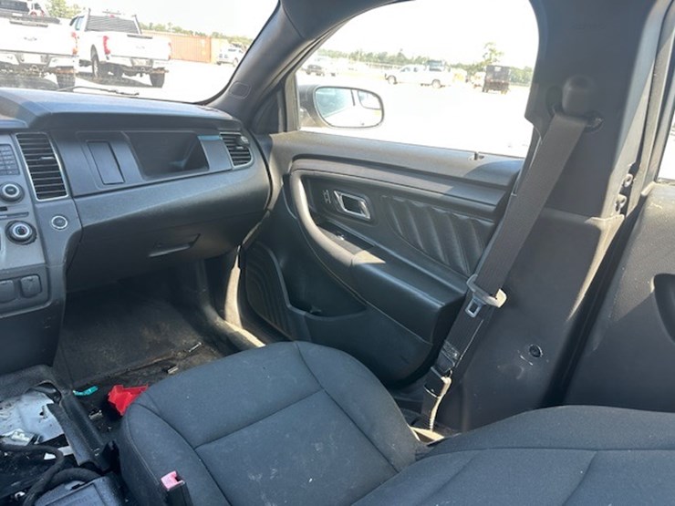 #23002-•-2017-ford-taurus-image-37
