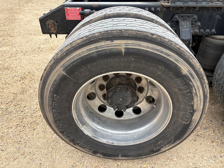 #78680-•-2014-volvo-vnm-truck-tractor-image-17