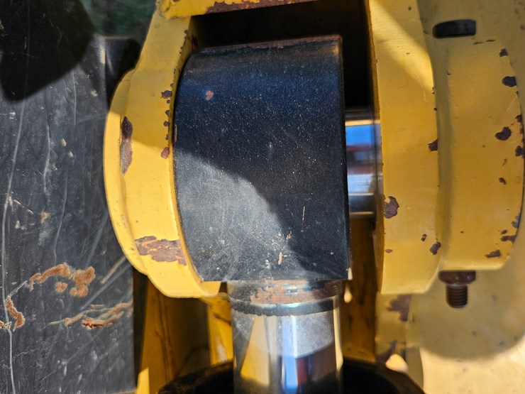 2014-caterpillar-953d-image-105