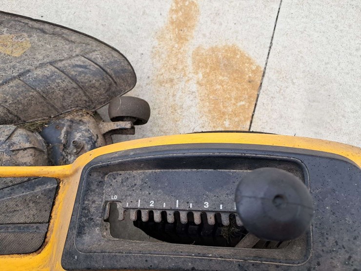 cub-cadet-lawn-tractor-image-13
