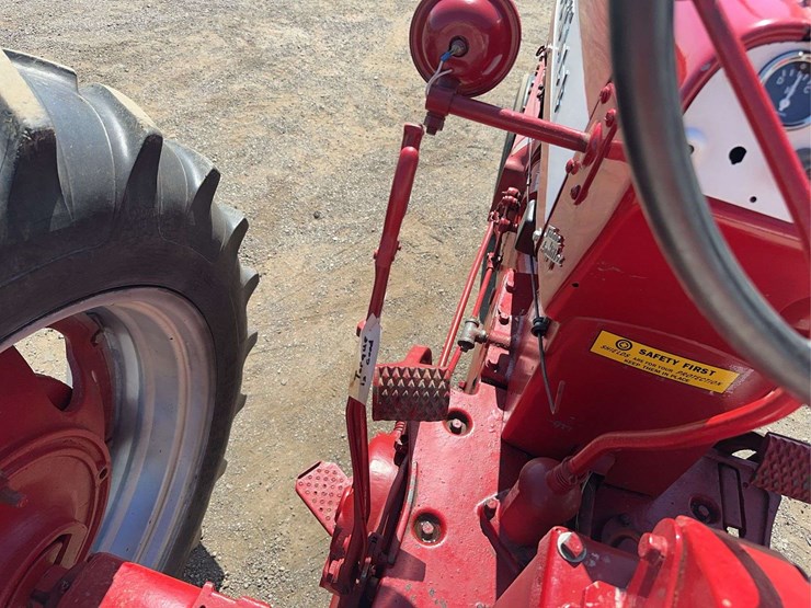 1955-farmall-400-2wd-tractor-image-31