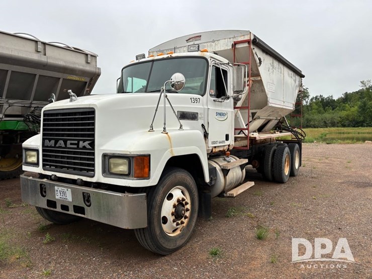 1996-mack-ch613-image-1