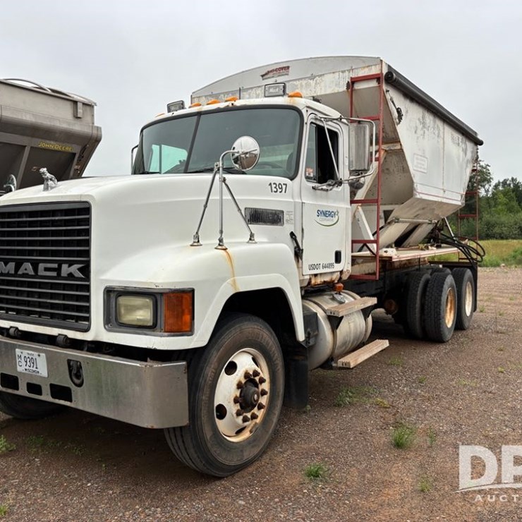 1996 MACK CH613