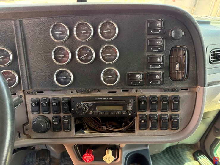 2013-peterbilt-388-image-10