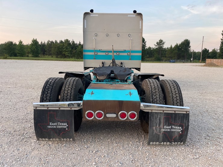 2022-peterbilt-389-image-5
