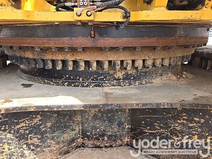 2021-caterpillar-349-image-33