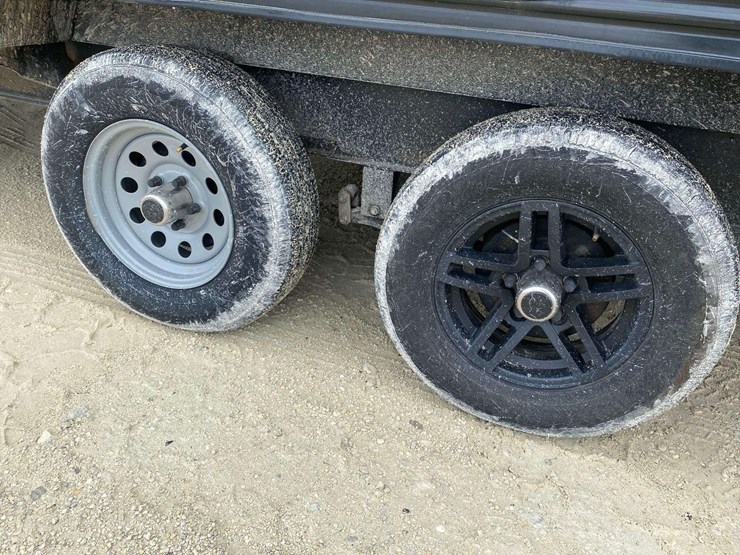 2022-forest-river-cherokee-grey-wolf-26brb-patriotic-edition-32ft.-t/a-travel-trailer-image-33