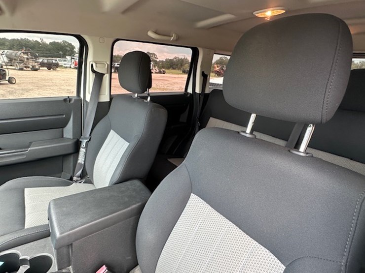 2010-dodge-nitro-image-43