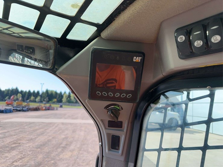 2018-caterpillar-262d-image-36