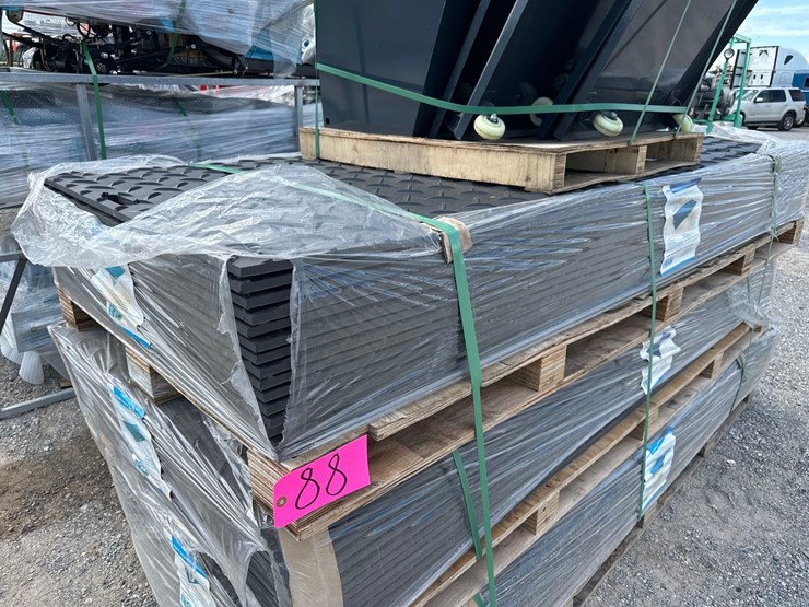 (15)-unused-4'x8'-rubber-mats-image-1