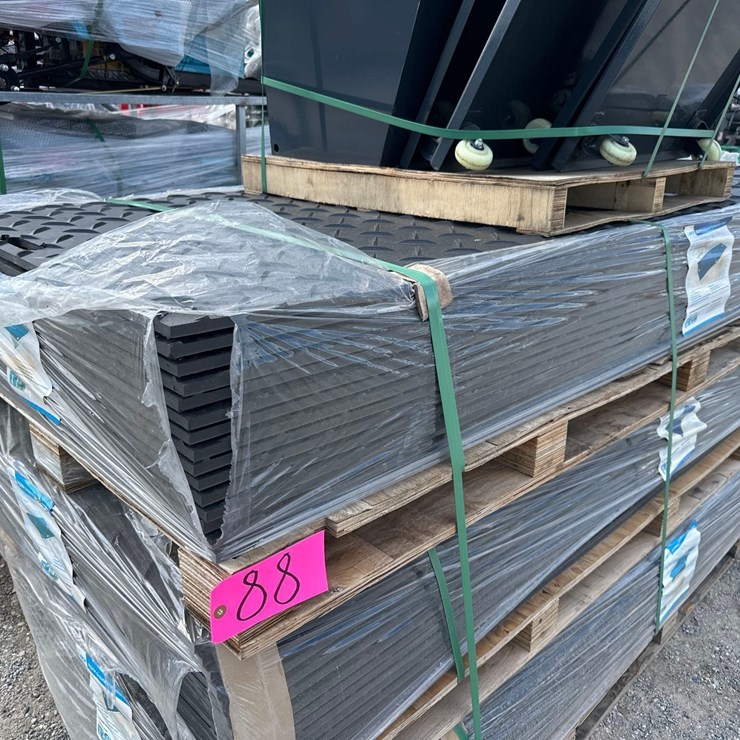 (15) UNUSED 4'x8' Rubber Mats